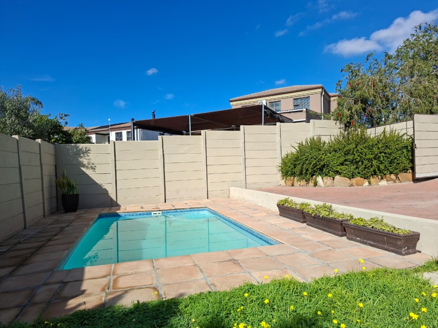 To Let 3 Bedroom Property for Rent in Jakarandas Western Cape